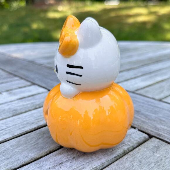 Halloween Hello Kitty In Pumpkin Red Diffuser Cinnamon Scent Oil New in Box - Picture 2 of 16